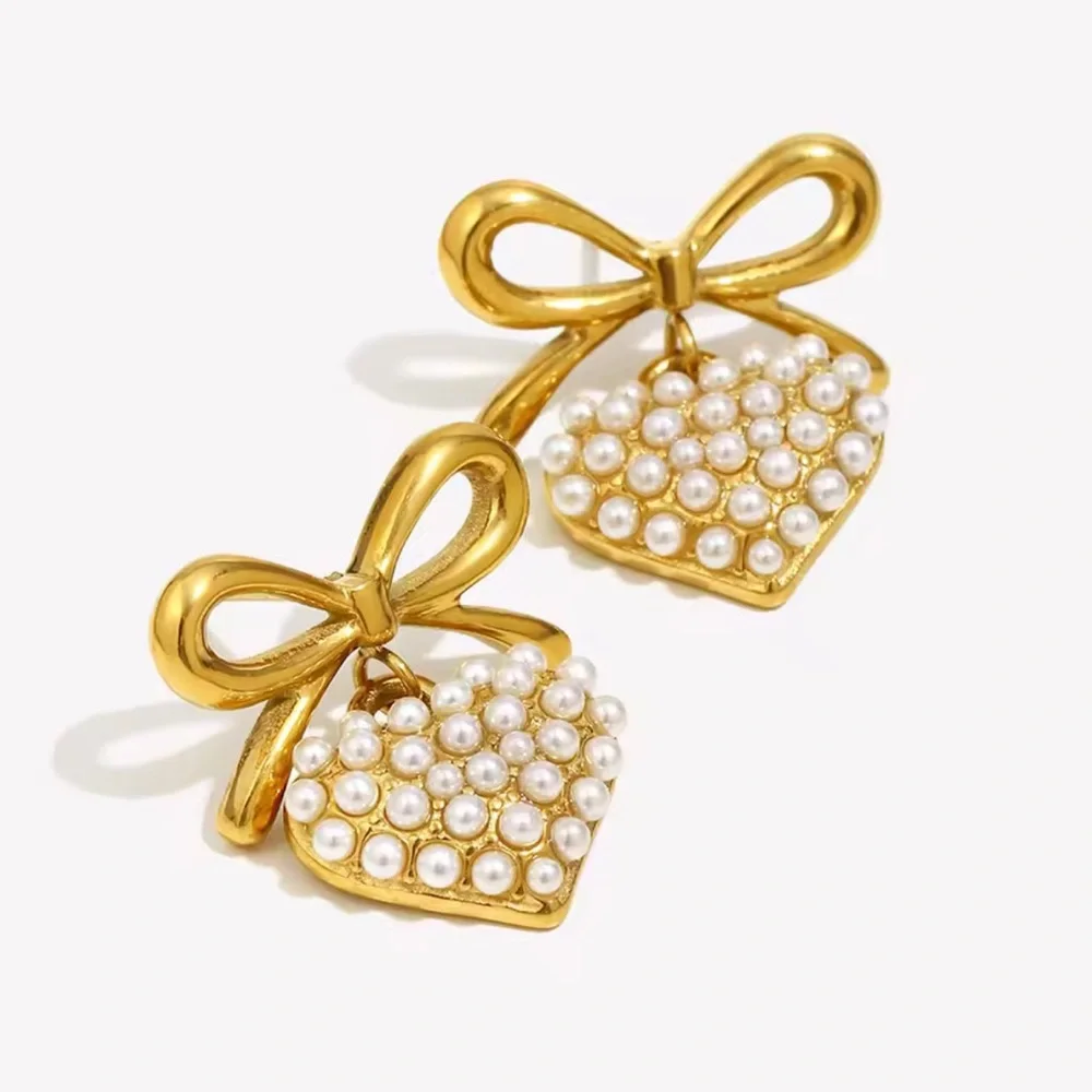 Pearl Love Pendant with Bow Knot Earrings
18K Gold Plated Stainless Steel - Picture 8 of 12